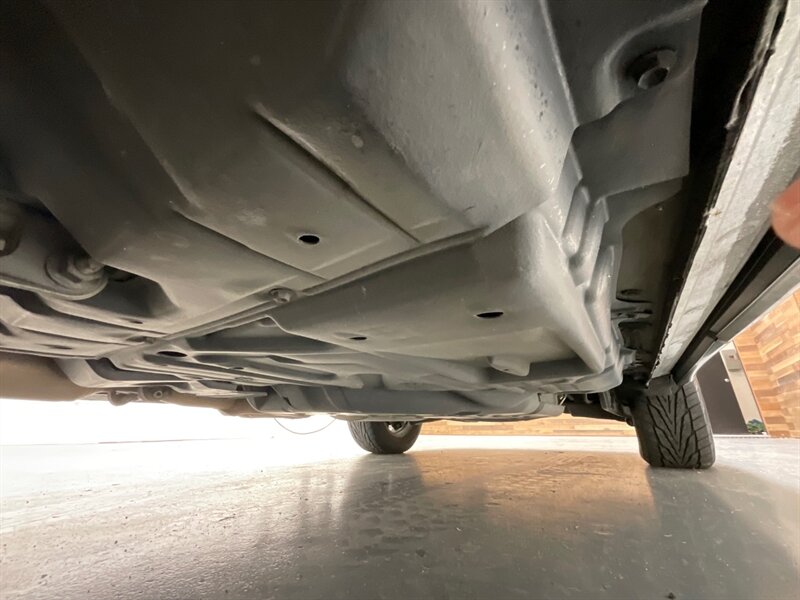 2017 Toyota Highlander XLE Hybrid AWD / 3rd Row Seat / 1-OWNER  / Leather Heated Seats / Sunroof - Photo 61 - Gladstone, OR 97027