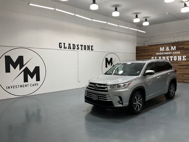 2017 Toyota Highlander XLE Hybrid AWD / 3rd Row Seat / 1-OWNER  / Leather Heated Seats / Sunroof - Photo 25 - Gladstone, OR 97027