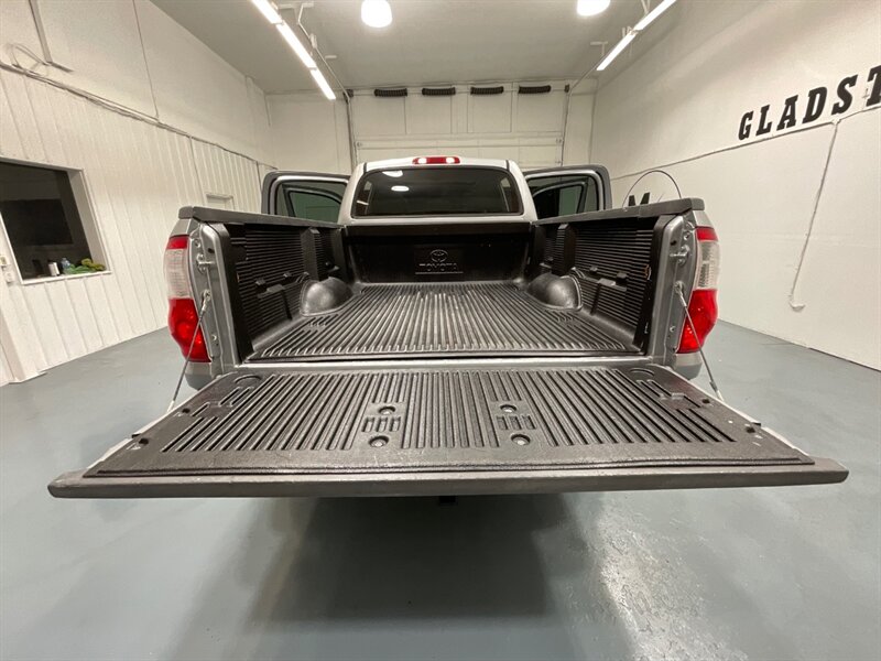 2006 Toyota Tundra SR5 Double Cab 4X4 / 4.7L V8 / 1-OWNER / ZERO RUST  / FRESH TIMING BELT SERVICE DONE / BRAND NEW TIRES / LOCAL OREGON TRUCK - Photo 10 - Gladstone, OR 97027