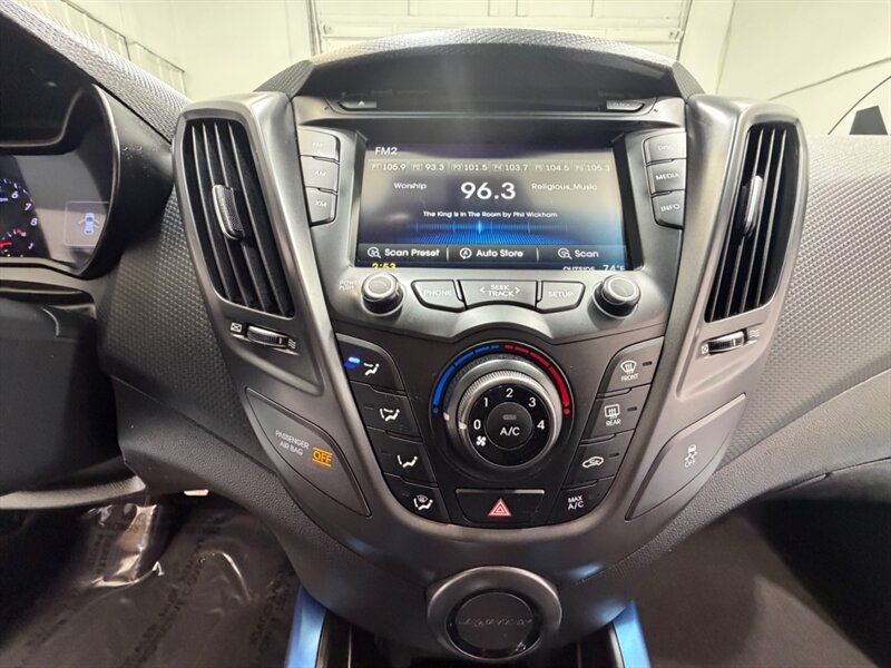 2016 Hyundai Veloster Turbo R-Spec 1.6L / 6 SPEED / NEW TIRES / WRAPPED / ONLY 47K MILES / RUST FREE - Photo 19 - Gladstone, OR 97027