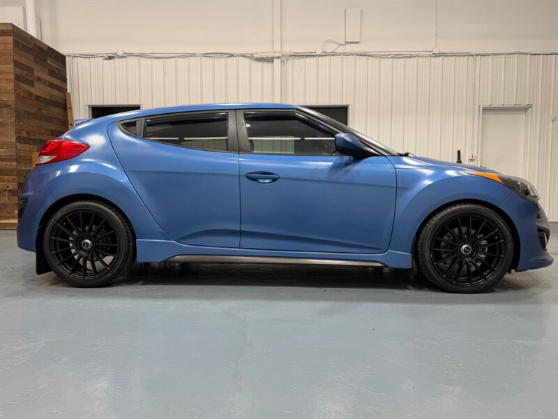 2016 Hyundai Veloster Turbo R-Spec 1.6L / 6 SPEED / NEW TIRES / WRAPPED / ONLY 47K MILES / RUST FREE - Photo 4 - Gladstone, OR 97027