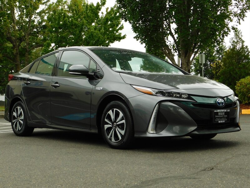 2017 Toyota Prius Prius Prime Advanced / PLUG-IN HYBRID/ 59,000 MILE   - Photo 2 - Portland, OR 97217