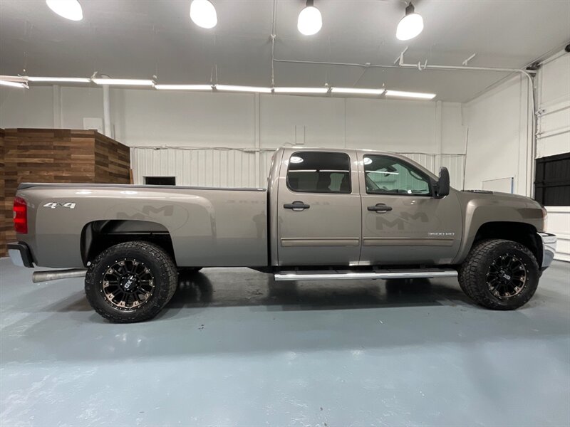 2013 Chevrolet Silverado 3500 LT Crew Cab 4X4 / 6.6L DIESEL / Leather / SRW  / LONG BED / ZERO RUST / Backup Camera & Heated Seats - Photo 4 - Gladstone, OR 97027