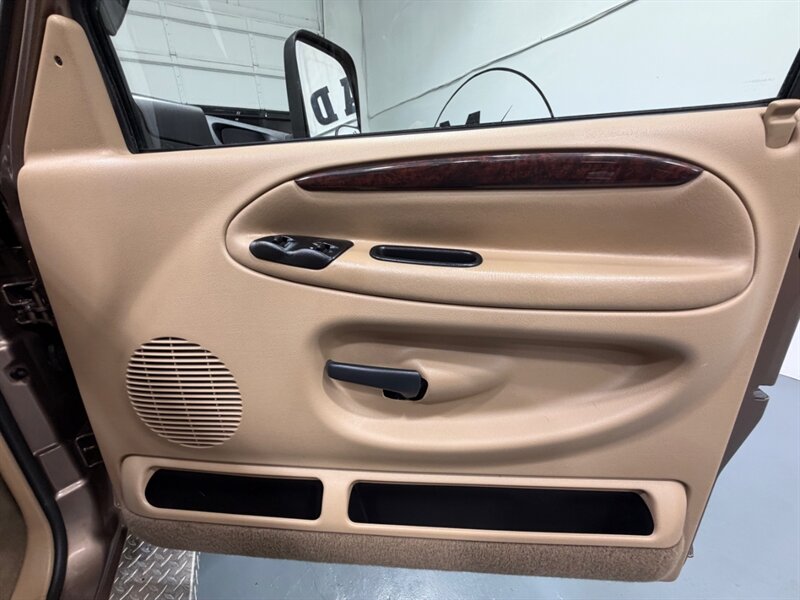 2001 Dodge Ram 2500 Laramie 6-SPEED MANUAL/5.9L CUMMINS DIESEL/LEATHER /LONG BED / LOCAL TRUCK w. ZERO RUST - Photo 33 - Gladstone, OR 97027