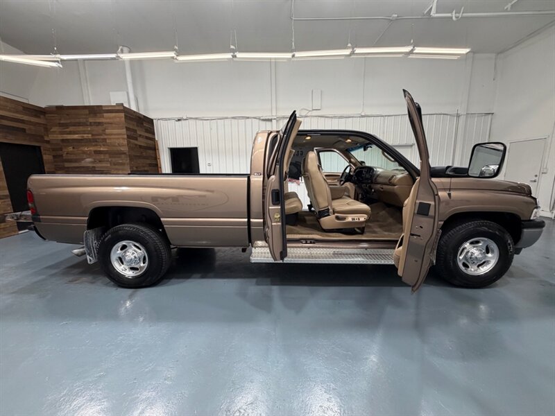 2001 Dodge Ram 2500 Laramie 6-SPEED MANUAL/5.9L CUMMINS DIESEL/LEATHER /LONG BED / LOCAL TRUCK w. ZERO RUST - Photo 13 - Gladstone, OR 97027