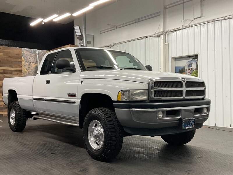 2001 Dodge Ram 2500 Laramie SLT 4X4 / 5.   - Photo 2 - Gladstone, OR 97027