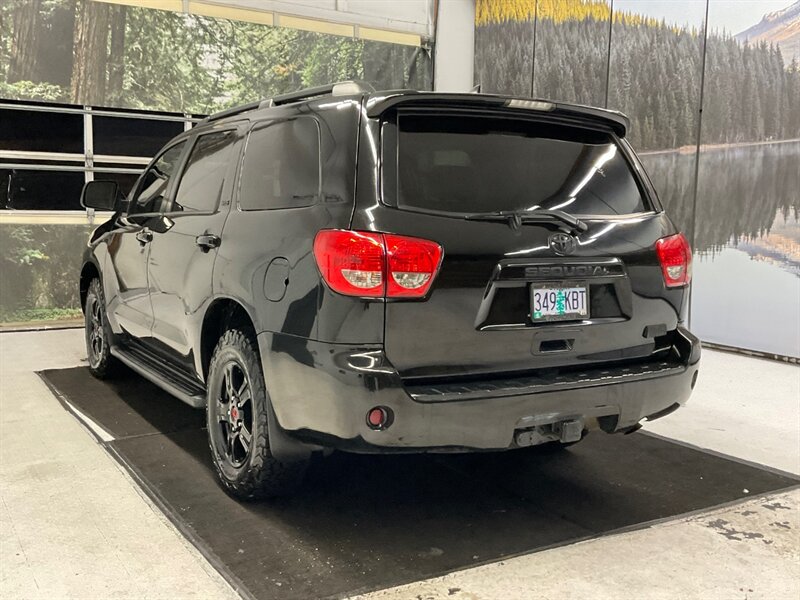 2016 Toyota Sequoia SR5  / Sunroof / Excel Cond - Photo 8 - Gladstone, OR 97027