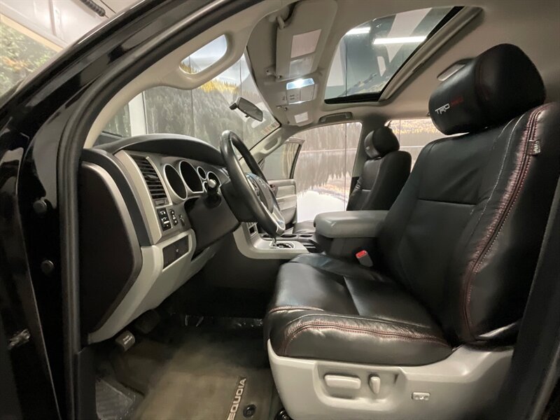 2016 Toyota Sequoia SR5  / Sunroof / Excel Cond - Photo 40 - Gladstone, OR 97027