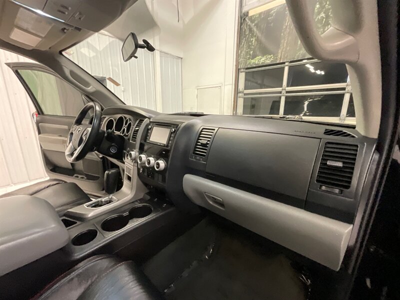 2016 Toyota Sequoia SR5  / Sunroof / Excel Cond - Photo 16 - Gladstone, OR 97027