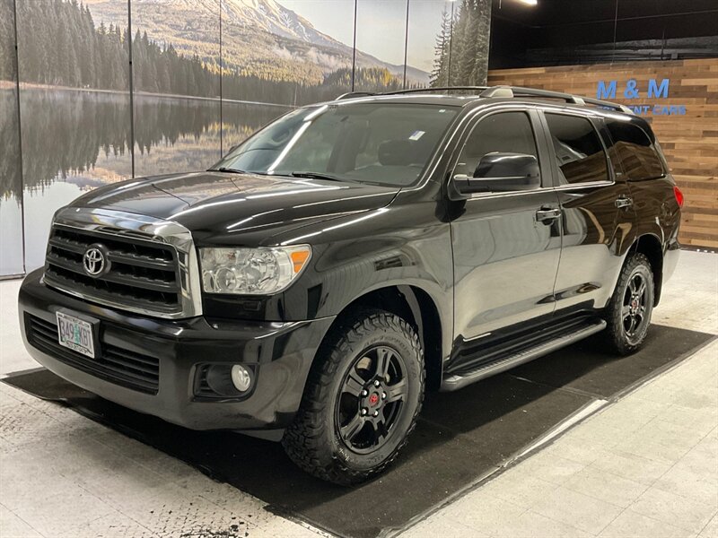 2016 Toyota Sequoia SR5  / Sunroof / Excel Cond - Photo 1 - Gladstone, OR 97027