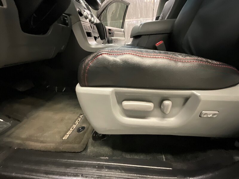 2016 Toyota Sequoia SR5  / Sunroof / Excel Cond - Photo 39 - Gladstone, OR 97027