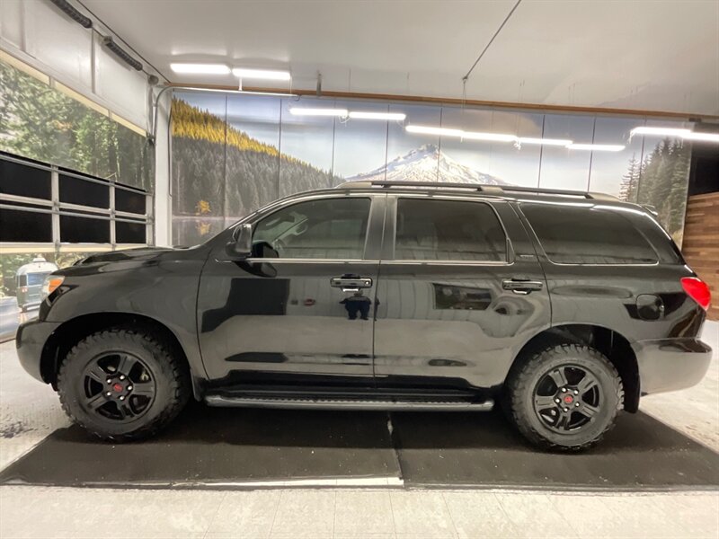 2016 Toyota Sequoia SR5  / Sunroof / Excel Cond - Photo 3 - Gladstone, OR 97027