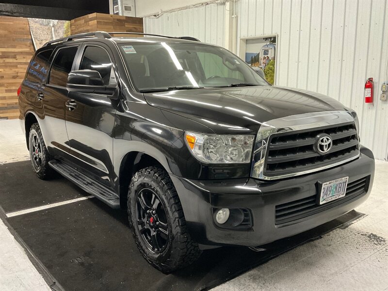 2016 Toyota Sequoia SR5  / Sunroof / Excel Cond - Photo 2 - Gladstone, OR 97027