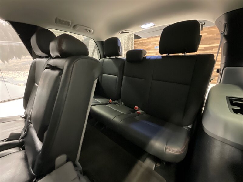 2016 Toyota Sequoia SR5  / Sunroof / Excel Cond - Photo 12 - Gladstone, OR 97027