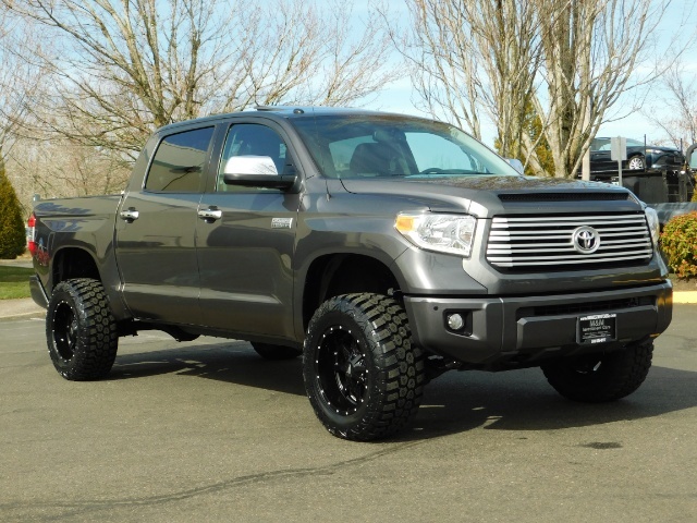 2016 Toyota Tundra Platinum Crew Cab / 4X4 / 1-OWNER / LIFTED