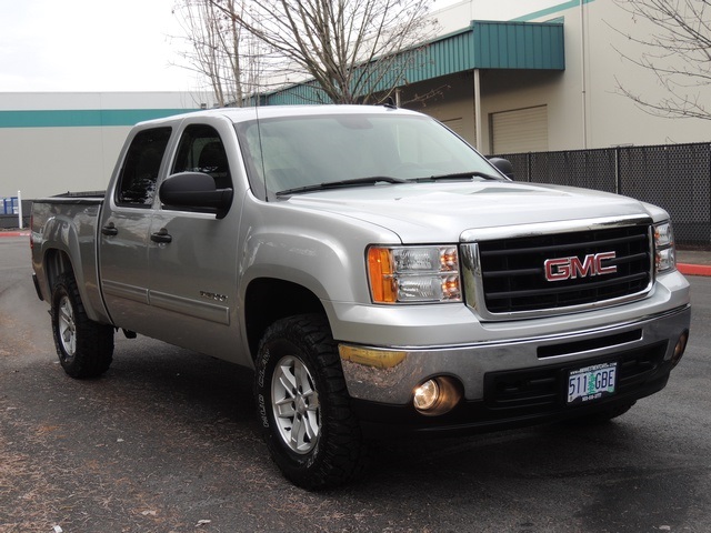 2010 GMC Sierra 1500 SLE/ Crew Cab / 4X4 / 2-inch Lift / 33 Mud Tires   - Photo 2 - Portland, OR 97217