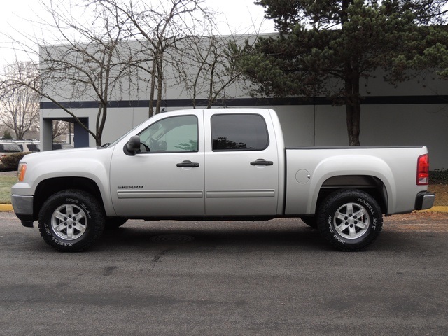 2010 GMC Sierra 1500 SLE/ Crew Cab / 4X4 / 2-inch Lift / 33 Mud Tires