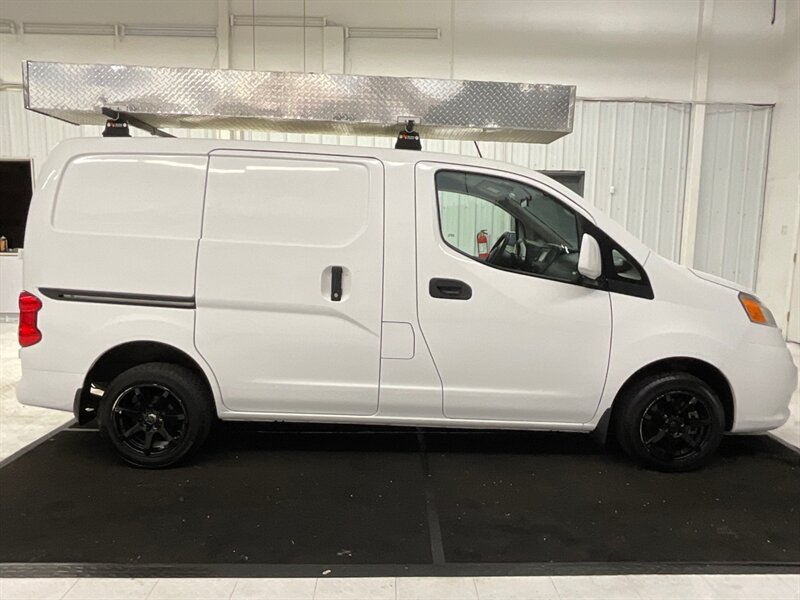 2014 Nissan NV 200 SV / Cargo Van / 2.0L 4Cyl / Technology Pkg  / Navigation & Backup Camera / ONLY 86,000 MILES - Photo 4 - Gladstone, OR 97027