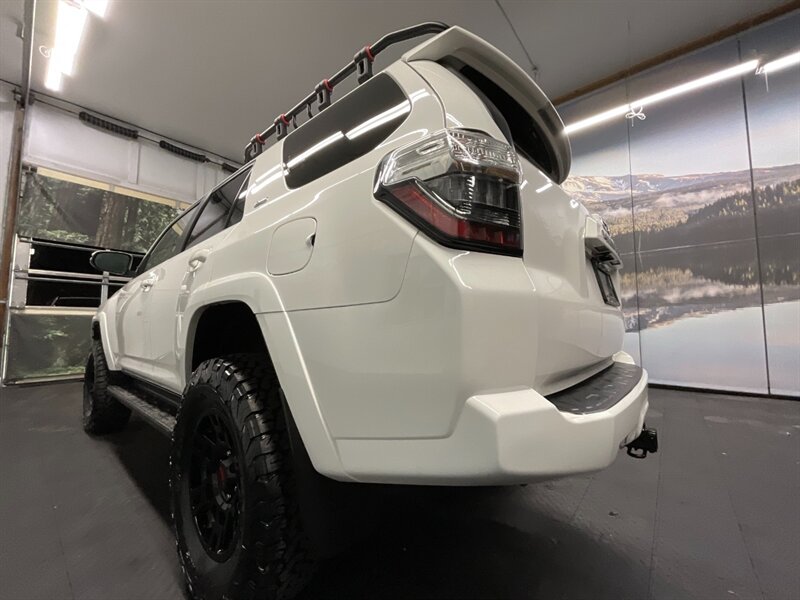 2020 Toyota 4Runner SR5 Premium 4X4 / Leather / NEW LIFT WHEELS TIRES  Leather & Heated Seats / Navigation & Backup Camera / LIFTED w/ 33 " BF GOODRICH TIRES & 17 " TRD OEM WHEELS - Photo 38 - Gladstone, OR 97027