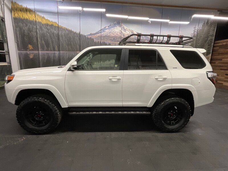 2020 Toyota 4Runner SR5 Premium 4X4 / Leather / NEW LIFT WHEELS TIRES  Leather & Heated Seats / Navigation & Backup Camera / LIFTED w/ 33 " BF GOODRICH TIRES & 17 " TRD OEM WHEELS - Photo 3 - Gladstone, OR 97027