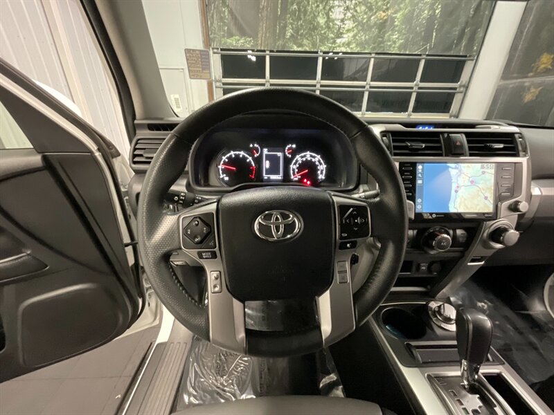 2020 Toyota 4Runner SR5 Premium 4X4 / Leather / NEW LIFT WHEELS TIRES  Leather & Heated Seats / Navigation & Backup Camera / LIFTED w/ 33 " BF GOODRICH TIRES & 17 " TRD OEM WHEELS - Photo 32 - Gladstone, OR 97027