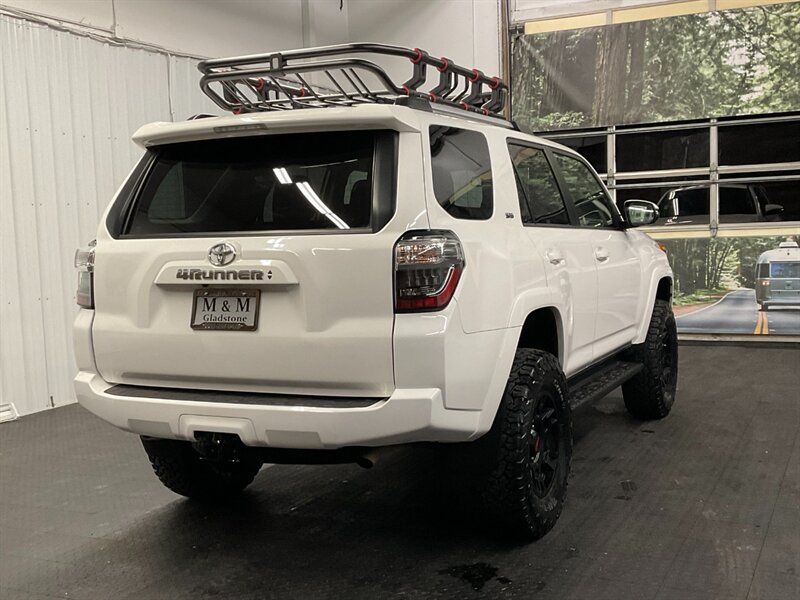 2020 Toyota 4Runner SR5 Premium 4X4 / Leather / NEW LIFT WHEELS TIRES  Leather & Heated Seats / Navigation & Backup Camera / LIFTED w/ 33 " BF GOODRICH TIRES & 17 " TRD OEM WHEELS - Photo 7 - Gladstone, OR 97027