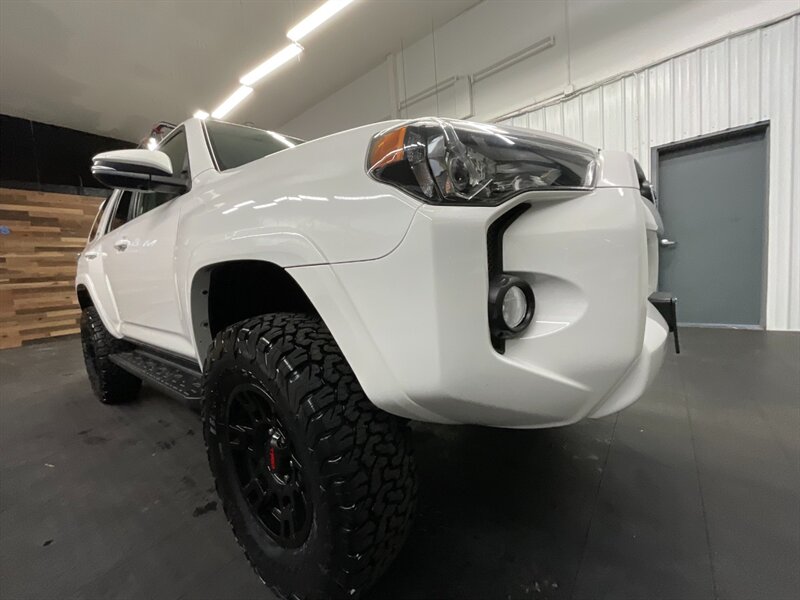 2020 Toyota 4Runner SR5 Premium 4X4 / Leather / NEW LIFT WHEELS TIRES  Leather & Heated Seats / Navigation & Backup Camera / LIFTED w/ 33 " BF GOODRICH TIRES & 17 " TRD OEM WHEELS - Photo 41 - Gladstone, OR 97027