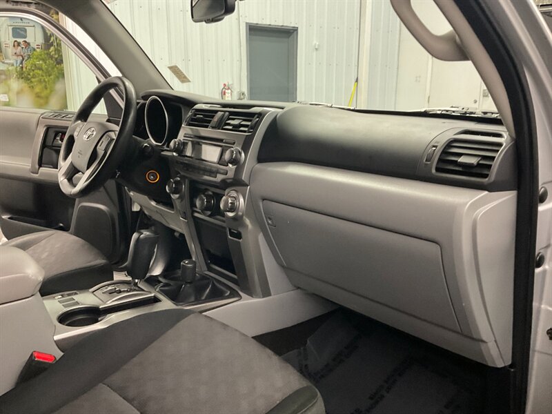 2011 Toyota 4Runner Trail Sport Utility 4X4 / CROWL CONTROL / SHARP   - Photo 16 - Gladstone, OR 97027