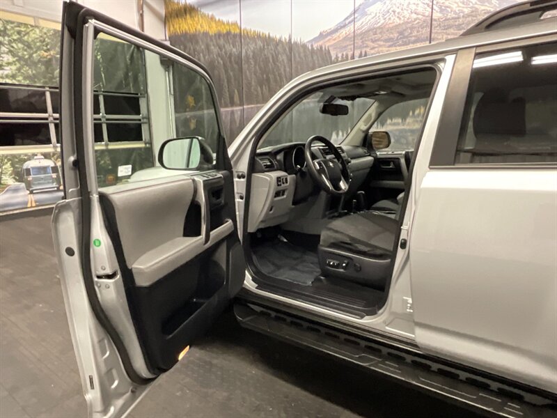 2011 Toyota 4Runner Trail Sport Utility 4X4 / CROWL CONTROL / SHARP   - Photo 26 - Gladstone, OR 97027