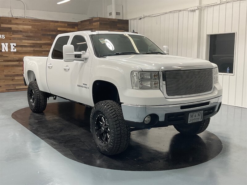 2007 GMC Sierra 3500 SLT Crew Cab 4X4 / 6.6L DIESEL / Leather / LIFTED  / NEW WHEELS & TIRES / RUST FREE / LOW MILES - Photo 2 - Gladstone, OR 97027