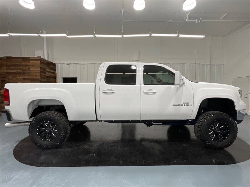 2007 GMC Sierra 3500 SLT Crew Cab 4X4 / 6.6L DIESEL / Leather / LIFTED  / NEW WHEELS & TIRES / RUST FREE / LOW MILES - Photo 4 - Gladstone, OR 97027