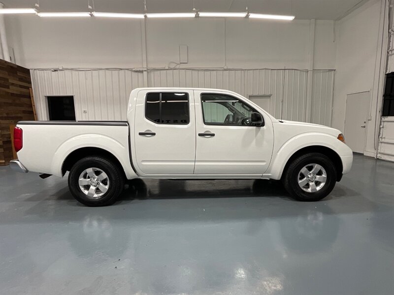 2013 Nissan Frontier SV Crew Cab 4X4 / 4.0L V6 / Towing Pkg / LOCAL   - Photo 4 - Gladstone, OR 97027