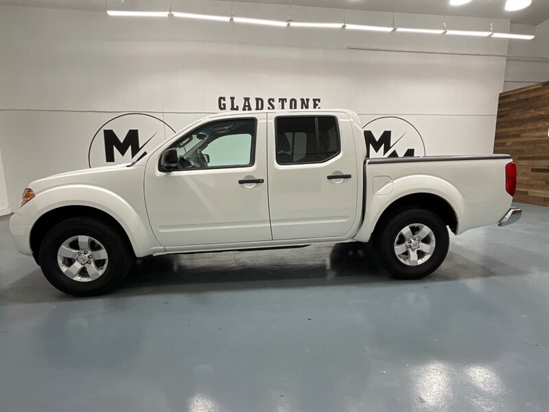 2013 Nissan Frontier SV Crew Cab 4X4 / 4.0L V6 / Towing Pkg / LOCAL   - Photo 3 - Gladstone, OR 97027