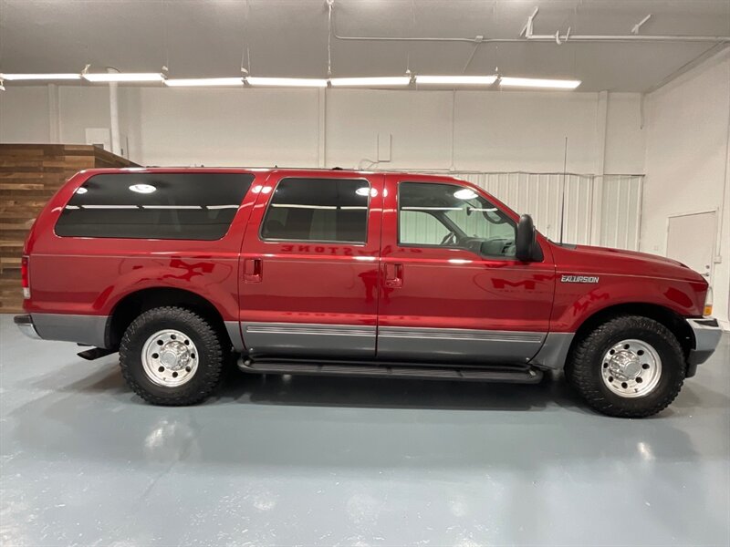 2002 Ford Excursion XLT photo 4