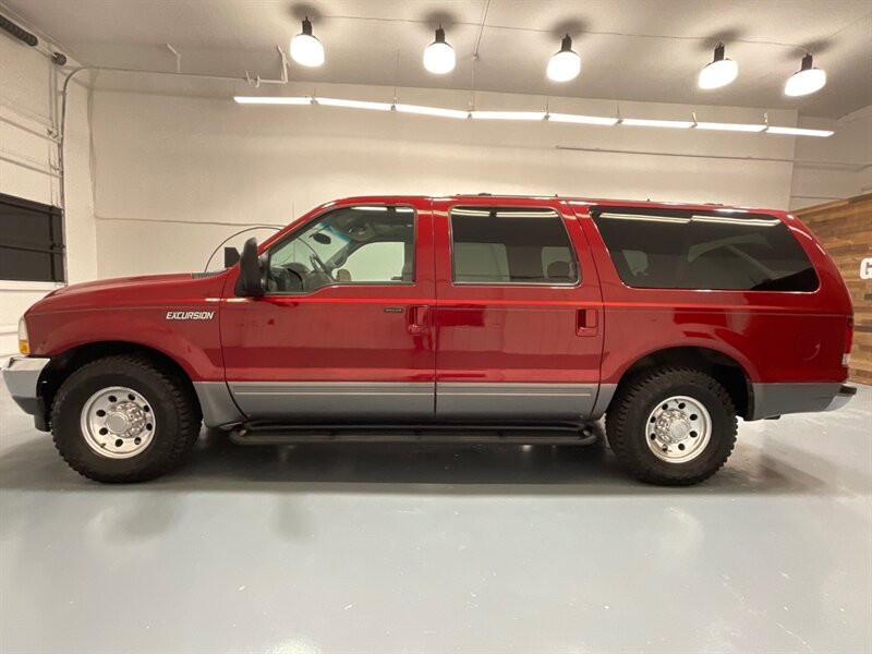 2002 Ford Excursion XLT photo 3