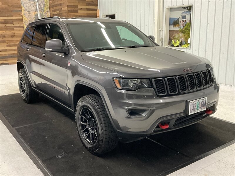 2018 Jeep Grand Cherokee 4x4 Trailhawk SUV / 3.0L TURBO DIESEL / LOCAL  / Heated & Cooled Seats / Sunroof / Towing Package / Navigation / 78,000 MILES - Photo 2 - Gladstone, OR 97027