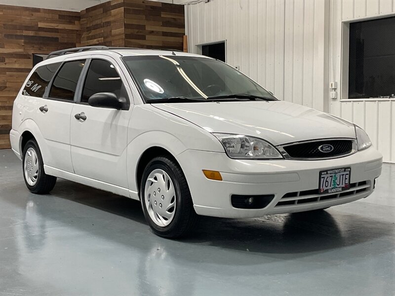 2007 Ford Focus ZXW SE Wagon / 2.0L 4Cyl / Automatic / LOCAL CAR   - Photo 2 - Gladstone, OR 97027