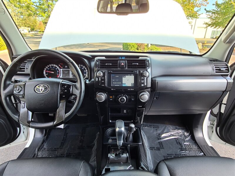 2018 Toyota 4Runner TRD OFF-ROAD PREMIUM 4X4 / CRAWL CONTROL / LIFTED  / NEW TRD WHEELS / NEW TIRES / 1-OWNER - Photo 34 - Portland, OR 97217