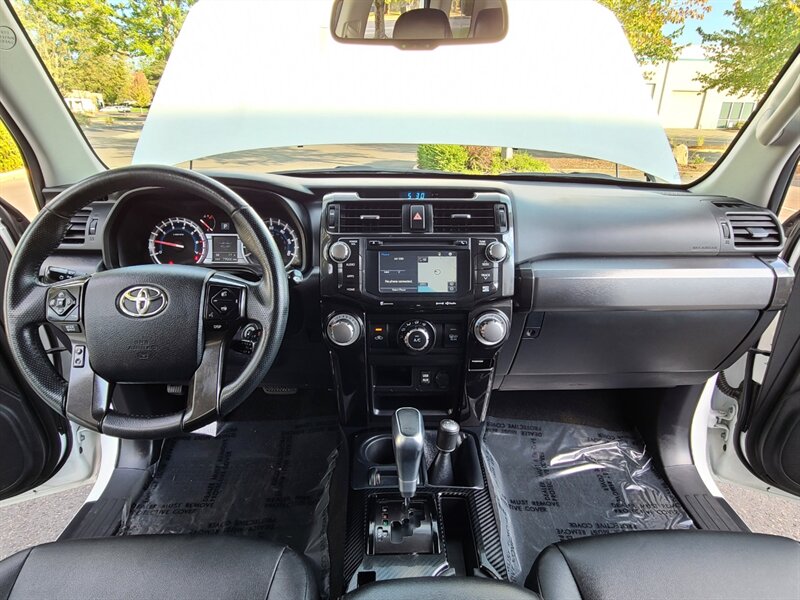 2018 Toyota 4Runner TRD OFF-ROAD PREMIUM 4X4 / CRAWL CONTROL / LIFTED  / NEW TRD WHEELS / NEW TIRES / 1-OWNER - Photo 17 - Portland, OR 97217