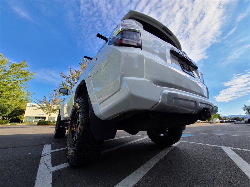 2018 Toyota 4Runner TRD OFF-ROAD PREMIUM 4X4 / CRAWL CONTROL / LIFTED  / NEW TRD WHEELS / NEW TIRES / 1-OWNER - Photo 11 - Portland, OR 97217