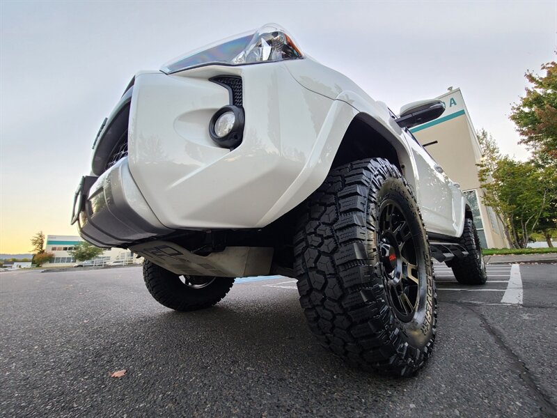 2018 Toyota 4Runner TRD OFF-ROAD PREMIUM 4X4 / CRAWL CONTROL / LIFTED  / NEW TRD WHEELS / NEW TIRES / 1-OWNER - Photo 10 - Portland, OR 97217