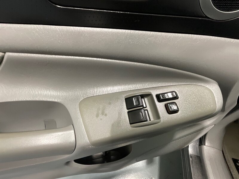 2010 Toyota Tacoma SR5 5-SPEED MANUAL / 4Cyl / 1-Owner /52K MILES / Backup Camera / Towing Pkg / ZERO RUST - Photo 20 - Gladstone, OR 97027