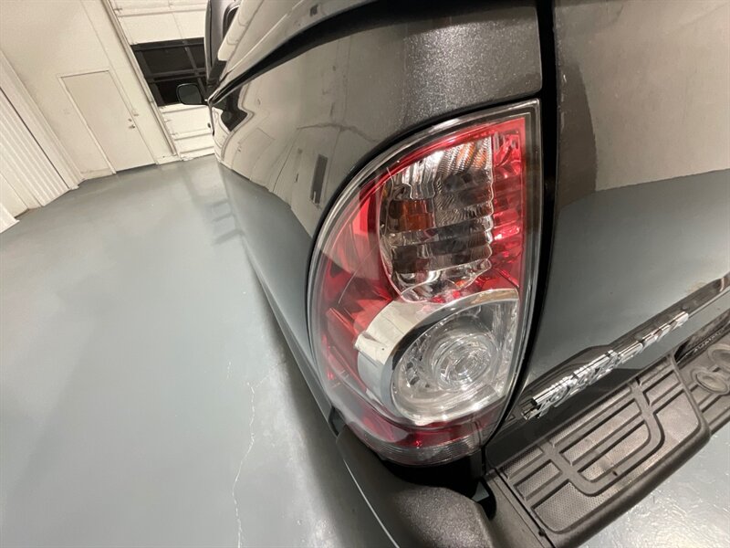 2010 Toyota Tacoma SR5 5-SPEED MANUAL / 4Cyl / 1-Owner /52K MILES / Backup Camera / Towing Pkg / ZERO RUST - Photo 28 - Gladstone, OR 97027