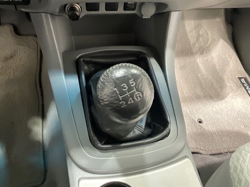 2010 Toyota Tacoma SR5 5-SPEED MANUAL / 4Cyl / 1-Owner /52K MILES / Backup Camera / Towing Pkg / ZERO RUST - Photo 18 - Gladstone, OR 97027