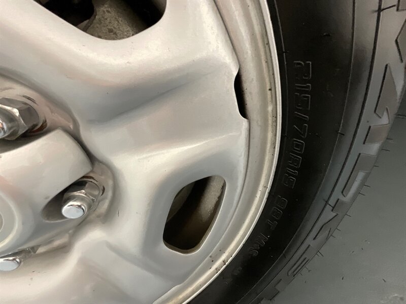 2010 Toyota Tacoma SR5 5-SPEED MANUAL / 4Cyl / 1-Owner /52K MILES / Backup Camera / Towing Pkg / ZERO RUST - Photo 42 - Gladstone, OR 97027