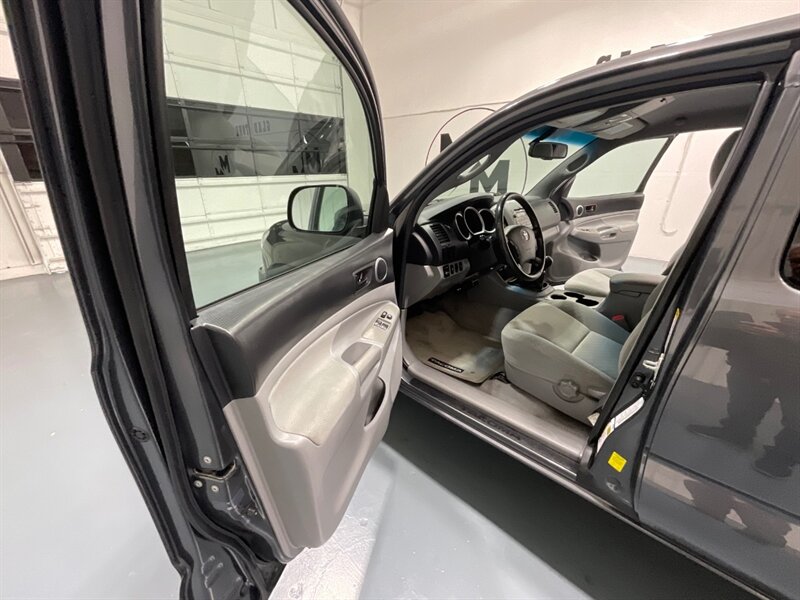 2010 Toyota Tacoma SR5 5-SPEED MANUAL / 4Cyl / 1-Owner /52K MILES / Backup Camera / Towing Pkg / ZERO RUST - Photo 31 - Gladstone, OR 97027