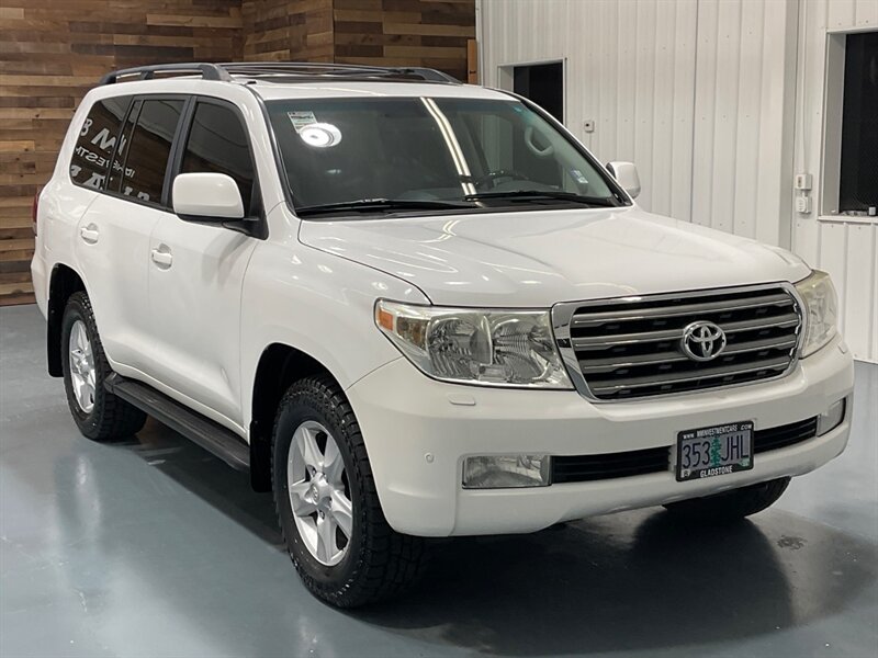 2008 Toyota Land Cruiser 5.7L V8 / LEATHER / 3RD SEAT / SUNROOF / BACK UP  / NAV / LOCAL RUST FREE - Photo 2 - Gladstone, OR 97027
