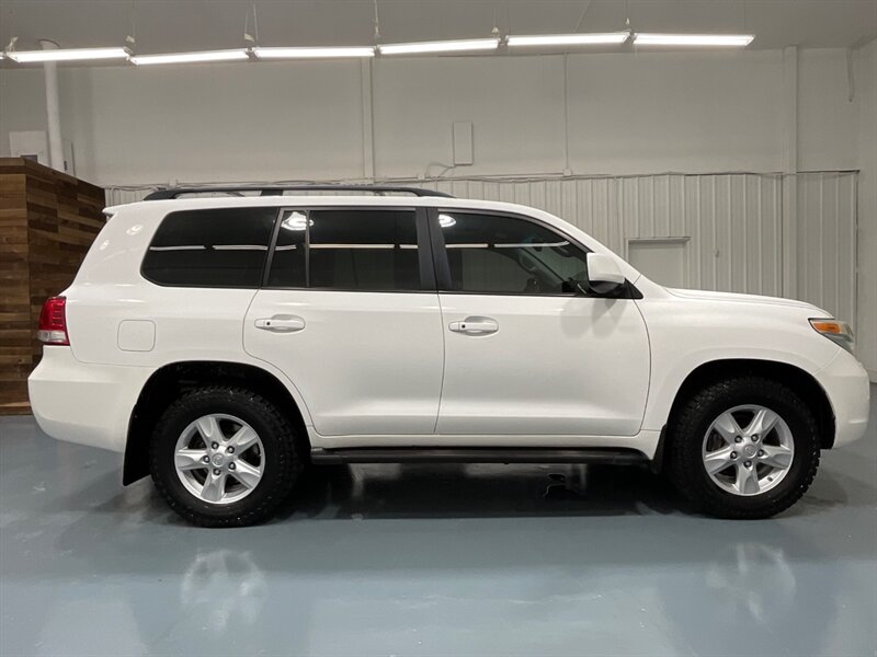 2008 Toyota Land Cruiser 5.7L V8 / LEATHER / 3RD SEAT / SUNROOF / BACK UP  / NAV / LOCAL RUST FREE - Photo 4 - Gladstone, OR 97027