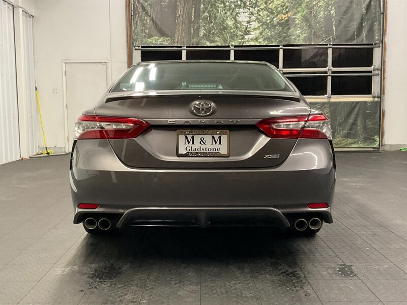 2018 Toyota Camry XSE Premium / 4Cyl / PANO MOONROOF / Leather  Navigation & Backup Camera / Leather & Heated Seats / Panoramic moonroof / Local Car / CLEAN CLEAN !! - Photo 6 - Gladstone, OR 97027