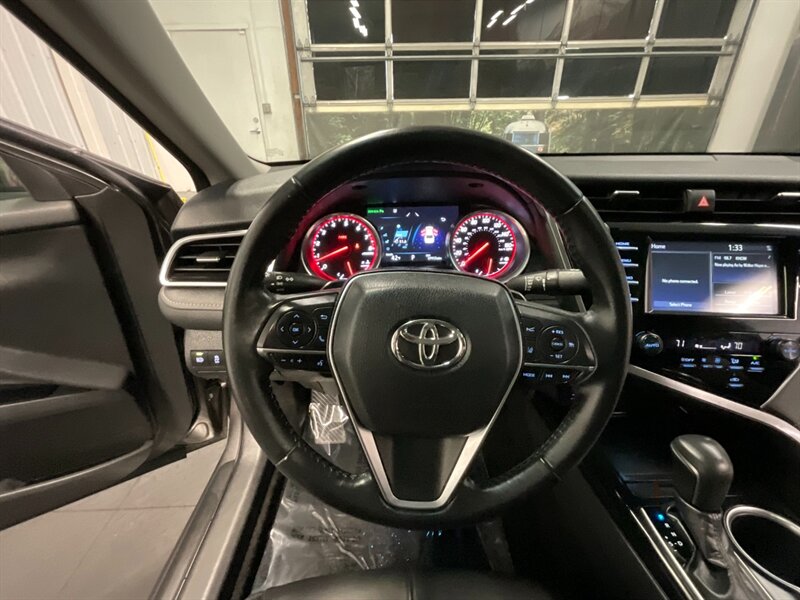 2018 Toyota Camry XSE Premium / 4Cyl / PANO MOONROOF / Leather  Navigation & Backup Camera / Leather & Heated Seats / Panoramic moonroof / Local Car / CLEAN CLEAN !! - Photo 21 - Gladstone, OR 97027